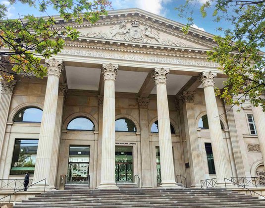 Nds. Landtag: Sanierung<br>Dach und Portikus